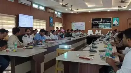 দাংতল ৰাজহ চক্ৰ: কাজলগাঁৱত SETU প্ৰকল্পৰ এক অভিসৰণ সভা অনুষ্ঠিত, উপস্থিত চিৰাঙৰ জিলা আয়ুক্ত যতীন বৰা