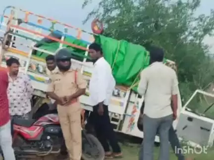 కోడుమూరు: మార్కాపురం స్టేజి వద్ద రెండు ప్రమాదాలు, ఢీకొన్న వాహనాలు