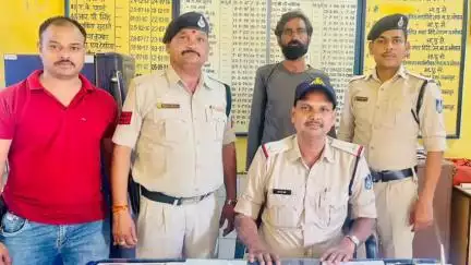 पिपरिया: 7 वर्षों से फ़रार चल रहे एक स्थायी वारंटी अभियुक्त को पिपरिया GRP ने किया गिरफ़्तार