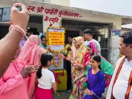 निवाड़ी: जिला पंचायत अध्यक्ष ने ओरछा तिगेला पर श्रद्धालुओं व आमजन के लिए ठंडे वाटर कूलर का किया शुभारंभ
