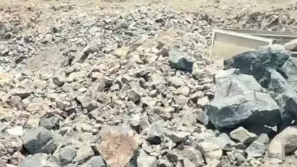 डिंडौरी: मडियारास गांव में नर्मदा किनारे क्रेशर संचालक अवैध ब्लास्टिंग से निकाल रहा पत्थर