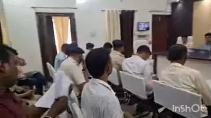 मधुबनी: सदर एसडीएम चंदन कुमार झा ने कार्यालय में D.El.Ed परीक्षा की तैयारी के लिए समीक्षा बैठक की