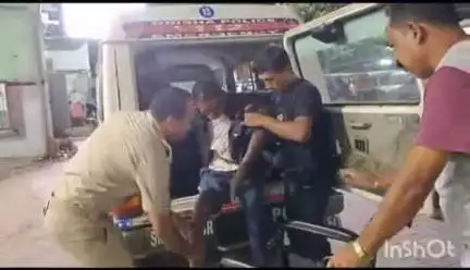 ସମ୍ବଲପୁର ମ୍ୟୁନିସିପାଲଟି: ଧମା ଥାନା ଅନ୍ତର୍ଗତ କେନ୍ଦୁମୁଣ୍ଡା ଠାରେ ସଡ଼କ ଦୁର୍ଘଟଣା ଦୁଇ ଆହତ