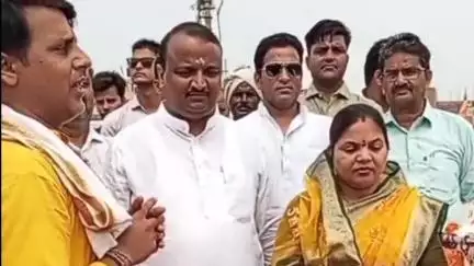 निचलौल: सिसवा के नगरपालिका अध्यक्ष ने मीराबाई वार्ड में छठ घाट का भूमिपूजन किया, घाट के सुंदरीकरण हेतु रखी नींव