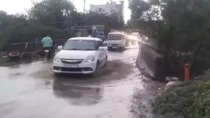 परभणी: भारत नगर कॅनॉलच्या पुलावर पावसाचे पाणी साचत असल्याने नागरिकांनी केली तीव्र नाराजगी व्यक्त #Jansamasya