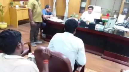 हज़ारीबाग: हजारीबाग में जनता दरबार में उपायुक्त ने सुनीं जनसमस्याएं, अधिकारियों को दिए त्वरित समाधान के निर्देश