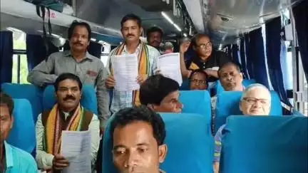ଆସିକା: ବ୍ଲକ କାର୍ଯ୍ୟାଳୟ ରେ ଅତିରିକ୍ତ ଜିଲ୍ଲାପାଳ ଙ୍କୁ ଦକ୍ଷିଣଓଡିଶା ସାମୁହିକ ଭିତିଭୂମି ବିକାଶ ମିଳିତ କ୍ରିୟାନୁଷ୍ଠାନ କମିଟି ପ୍ରତିପତ୍ର ପ୍ରଦାନ