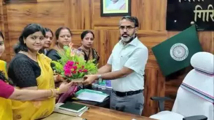 जमुआ: भाजपा महिला मोर्चा की टीम ने डीसी ऑफिस में नए उपयुक्त राम निवास यादव से की मुलाकात