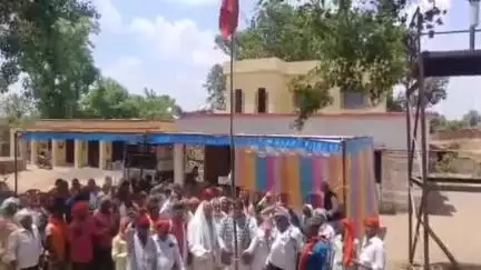 चैनपुर: सलतुआ में भाकपा की आम सभा: खराब सड़क, भ्रष्टाचार, डॉक्टर की अनुपस्थिति और माइंस का मामला छाया रहा
