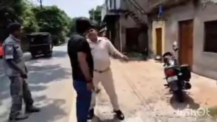 जामताड़ा: पुलिस जवान मिन्नतें करते रहे, पर परिवहन विभाग ने काटा चालान, जेल रोड पर तीन दर्जन से ज़्यादा वाहनों का चालान