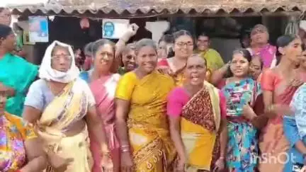 ప్రత్తిపాడు: చౌడవరం గ్రామంలో మహిళలు రోడ్డుపై బైఠాయించి నిరసన, యానిమేటర్ భవ్యశ్రీ పై చర్యలు తీసుకోవాలి: డ్వాక్రా మహిళలు