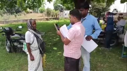 আড়শা: জাতীয় সামাজিক সহায়তা কর্মসূচির  সামাজিক পেনশন কাগজপত্রের ভেরিফিকেশন সীতারামপুর গ্রামে