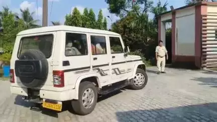 দাংতল ৰাজহ চক্ৰ: পূৱতি নিশা ডাংতলৰ কাক্ৰাগাঁৱত তেল সহ এজন তেলচোৰ গ্ৰেপ্তাৰ  কাজলগাঁৱত জনালে আৰক্ষীয়ে