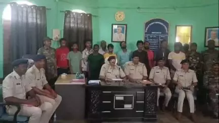 बेरो: बेडो डीएसपी की टीम ने चार थाना क्षेत्रों से 13 वारंटियों को किया गिरफ्तार, जेल भेजा