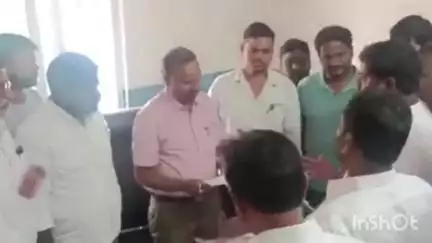 రాజేంద్రనగర్: ప్రైవేటు పాఠశాలల దోపిడీని అరికట్టాలంటూ బిజెపి బడంగ్పేట్ అధ్యక్షులు రామకృష్ణారెడ్డి ఎంఈఓ కు వినతి