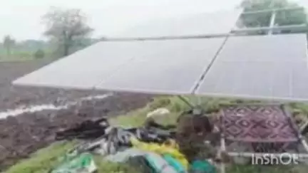 अहमदपूर: लांजी येथे वादळी वाऱ्यामुळे कृषी पंपावरील सोलार गेले उडून..