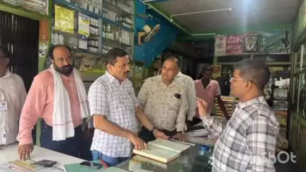 फुलंब्री: जिल्हाधिकाऱ्याकडून फुलंब्री येथील कृषी दुकानाची पाहणी