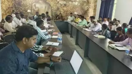 गांडेय प्रखंड कार्यालय के सभाकक्ष में गांडेय बीडीओ की अध्यक्षता में बैठक आयोजित की गई