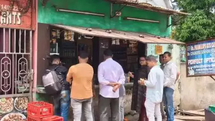 ଅନୁଗୋଳ: ଅନୁଗୋଳ ପୋଲିସ ଓ ଏନଫୋର୍ସମେଣ୍ଟ ଟିମର ସହରରେ ବେଆଇନ୍ ତମାଖୁ ବିକୁଥିବା ଦୋକାନରେ ଚଢାଉ