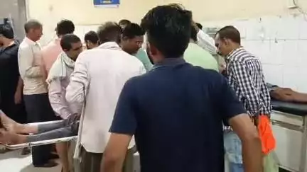 मिश्रिख: खैराबाद में बिजली के खंभे पर काम कर रहा संविदा कर्मी अचानक गिरकर गंभीर रूप से घायल
