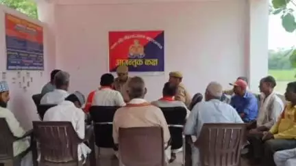 निचलौल: मोहर्रम को लेकर थाना सोहगी बरवा परिसर में पीस कमेटी की बैठक का आयोजन किया गया