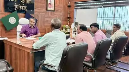 जमुआ: डीसी ऑफिस में लगे जनता दरबार में 60 फरियादियों की सुनी गईं बातें