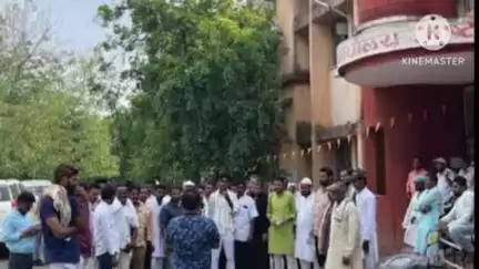 आष्टी: बच्चू कडू यांच्या बेमुदत अन्नत्याग उपोषणाच्या समनार्थ आष्टी तालुका कार्यालयावर शेतकऱ्यांचा धडक मोर्चा