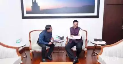 औसा: लोकनेते गोपीनाथराव मुंडे यांच्या लातूरातील पुतळ्याच्या अनावरणासाठी आ.अभिमन्यू पवारानी दिले मुख्यमंत्र्यांना निमंत्रण