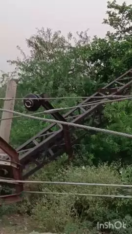 भरतपुर: सेवर-मथुरा बाईपास पर अनिल मार्बल्स के पास 33 केवी बिजली का पिलर हुआ धराशाई, इलाके की बिजली सप्लाई हुई बाधित
