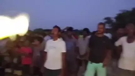 ঢেকিয়াজুলি ভাগ: বিটিআৰ সম্প্ৰসাৰণকলৈ বাতাচীপুৰত অসমৰ মুখ্যমন্ত্ৰী আৰু স্বাস্থ্যমন্ত্ৰীৰ পুত্তলিকা দাস আদিবাসী ছাত্ৰ সন্থাৰ লগতে  ৰাইজৰ