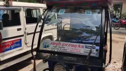 तारापुर: पिठुआ बसाने के पास मिली चोरी हुई ई-रिक्शा, तारापुर पुलिस कर रही है जांच