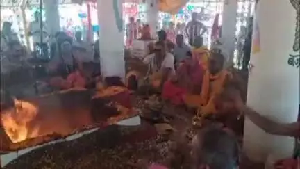 सारठ: चितरा शिव मंदिर प्रांगण में 44वें महारुद्र यज्ञ की पूर्णाहुति, पूर्व स्पीकर व GM समेत कई शामिल