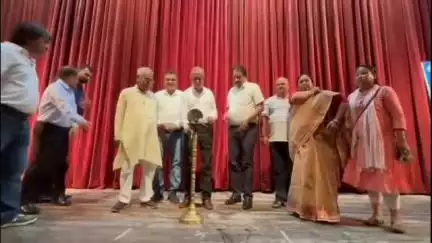 মাটিগাড়া: শিলিগুড়িতে  শিশু চলচিত্র উৎসবের সূচনা হল, দীনবন্ধু মঞ্চে এই উৎসবের সূচনা করেন মেয়র গৌতম দেব