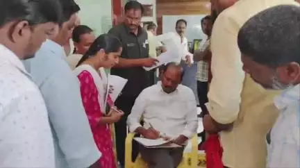 సంతనూతలపాడు: ప్రజా దర్బార్ కార్యక్రమంలో ప్రజల నుంచి అర్జీలు స్వీకరించిన ఎమ్మెల్యే విజయ్ కుమార్