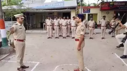 चकिया पिपरा: पुलिस अधीक्षक ने जय बजरंग, पिपरा, चकिया एवं मेहसी थानों का निरीक्षण किया, साथ ही कांडों की समीक्षा भी की
