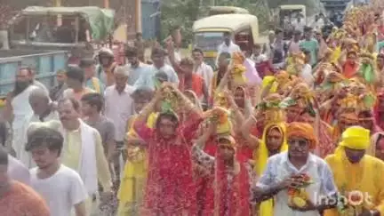 मनेर: दरवेशपुर गांव स्थित शिव मंदिर में प्राण प्रतिष्ठा को लेकर निकाली गई शोभायात्रा