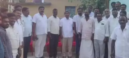 గిద్దలూరు: కంభం మండలం లింగోజిపల్లి గ్రామంలో వైసీపీ కార్యకర్తలకు ధైర్యం చెప్పిన ఇన్ ఛార్జ్ కుందూరు నాగార్జున రెడ్డి