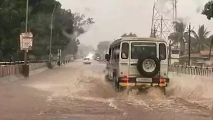 भानुप्रतापपुर: भानुप्रतापपुर में बारिश ने एकमात्र ओवरब्रिज को 'स्विमिंग पूल' में बदल दिया
