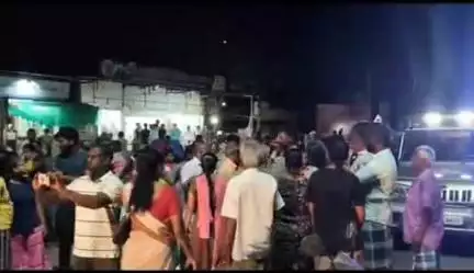 பெரம்பலூர்: அரணாரையில் பாதாள சாக்கடை கழிவுநீர் வெளியேறி துர்நாற்றம், ஆத்திரமடைந்த பொதுமக்கள் சாலை மறியல்