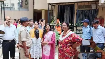 चास: मालती लग्जरी से 10 वर्षीय बच्ची को बचाया गया, जबरन घरेलू काम करवाने का आरोप