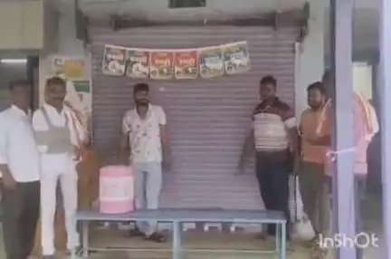 वरोरा: माजी मंत्री बच्चू कडू यांच्या आंदोलनाच्या समर्थनार्थ प्रहार पक्षातर्फे टेमुर्डा येथे मार्केट लाईन बंद करून सरकारचा निषेध