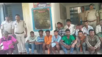 सीतापुर: SSP राजेश अग्रवाल के निर्देश पर सीतापुर अनुविभाग से 20 स्थायी और 8 गिरफ्तारी वारंट के आरोपी न्यायालय में पेश किए गए