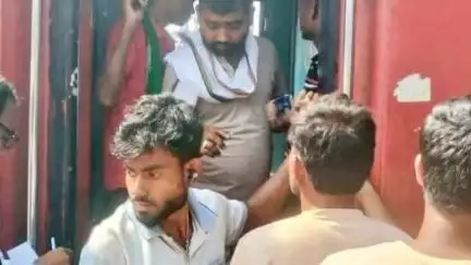 सासाराम: पूर्व मध्य रेलवे के डीडीयू मंडल में विशेष टिकट चेकिंग अभियान चलाया गया