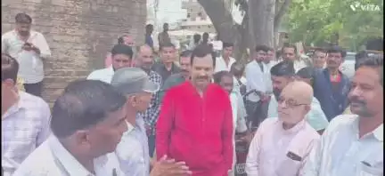 घट्टिया: ग्राम रुदहेड़ा पहुंचे विधायक सतीश मालवीय, ग्रामीणों की सुनीं समस्याएँ