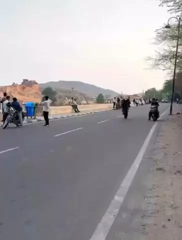 सांगानेर: व्लॉग बनाने के चक्कर में बाइकर्स लोगों की जान को खतरे में डाल रहे, वीडियो अपलोड कर पुलिस को कर रहे चैलेंज