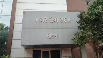 બાવળા: ધોળકા નગરપાલિકા દ્વારા ગુંદરા અને શંકર તળાવ ખાતે દબાણો દૂર કરાયા