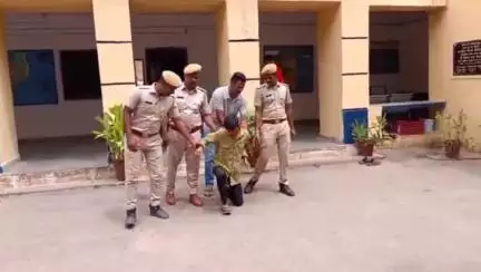 गिर्वा: झाड़ोल पुलिस ने थाना क्षेत्र से अपहरण और लूट के मामले में 1 आरोपी को गिरफ्तार किया, लूटे गए रुपये बरामद