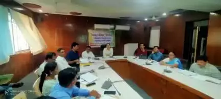 हिंगोली  दि.११:  मुख्य कार्यकारी अधिकारी अंजली रमेश यांच्या अध्यक्षतेखाली 11 जून रोजी  कार्यकारी समितीची बैठक घेण्यात आली बैठकीत जिल्ह्यातील आरोग्य यंत्रणेचा सविस्तर आढावा घेतला.