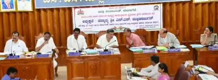 ದಾವಣಗೆರೆ: ಹಾಳಾಗಿರುವ ಗ್ರಾಮೀಣ ರಸ್ತೆಗಳು, ಅಧಿಕಾರಿಗಳ ಕಾರ್ಯ ವೈಖರಿಗೆ ನಗರದಲ್ಲಿ ಸಚಿವ ಎಸ್.ಎಸ್.ಮಲ್ಲಿಕಾರ್ಜುನ್ ತೀವ್ರ ಅಸಮಾಧಾನ