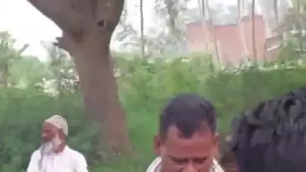 नौतनवा: पैसिया ललाइन में श्रमदान से पोखरी की सफाई पर मनरेगा मजदूरी निकालने की कोशिश, हंगामा